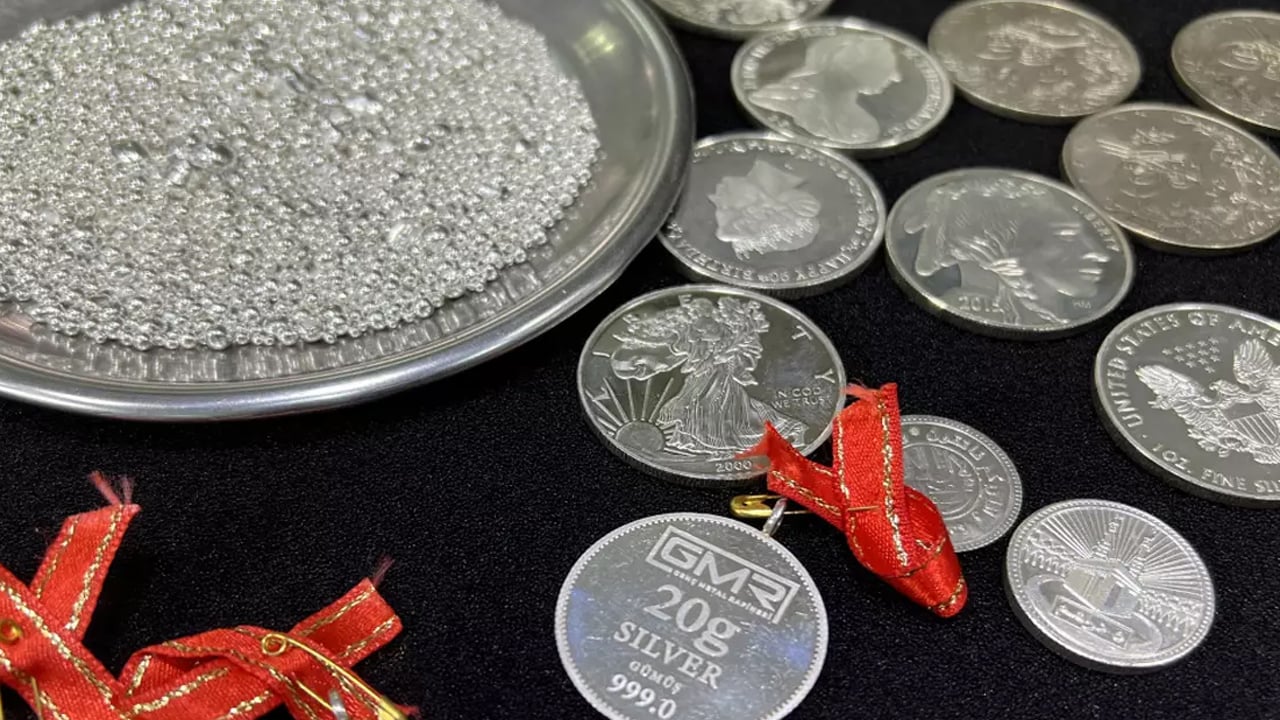 Foto - Fed'in garip bir hamlesi sonrası kürsel piyasalar: Altın rekor kırdı, Ons 5 bin doları aştı! Gümüşte tarihi ralli