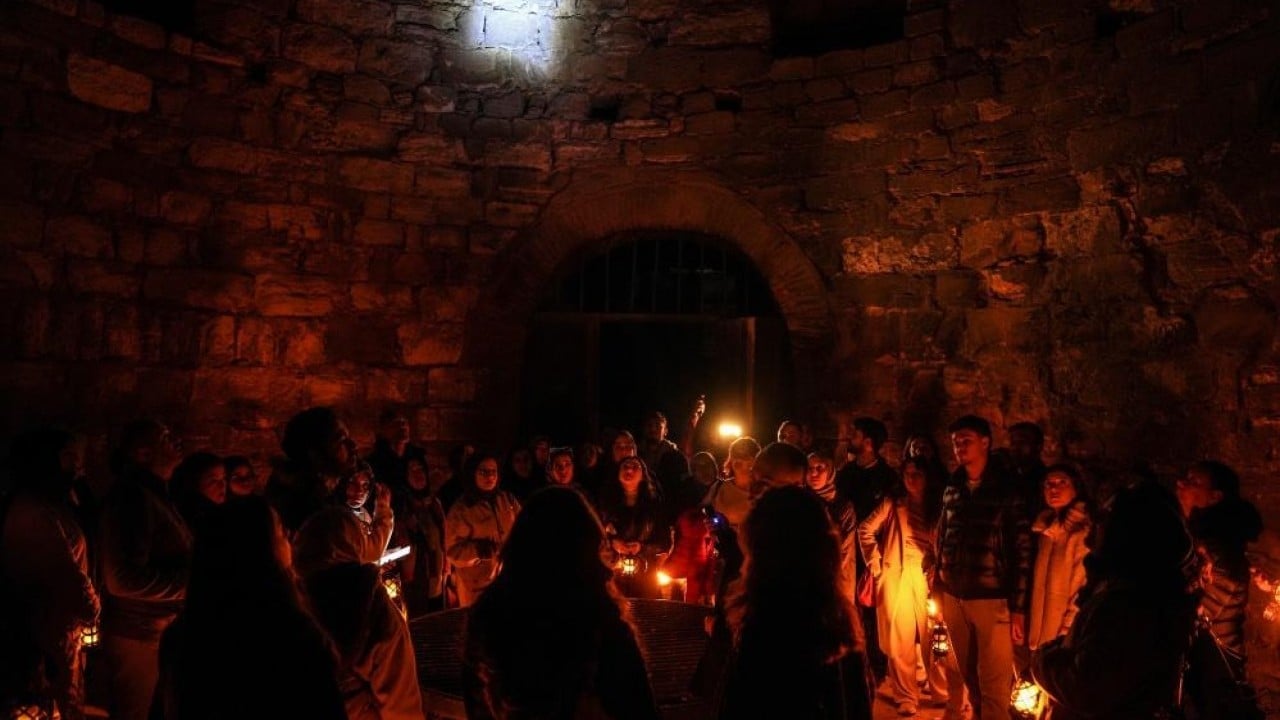Foto - Fener ışığında tarihi zindanlara ürkütücü yolculuk