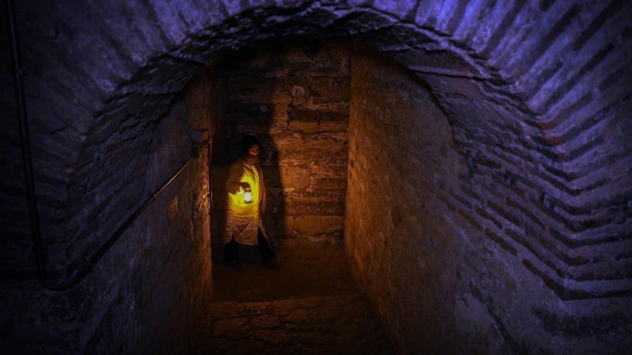 Foto - Fener ışığında tarihi zindanlara ürkütücü yolculuk