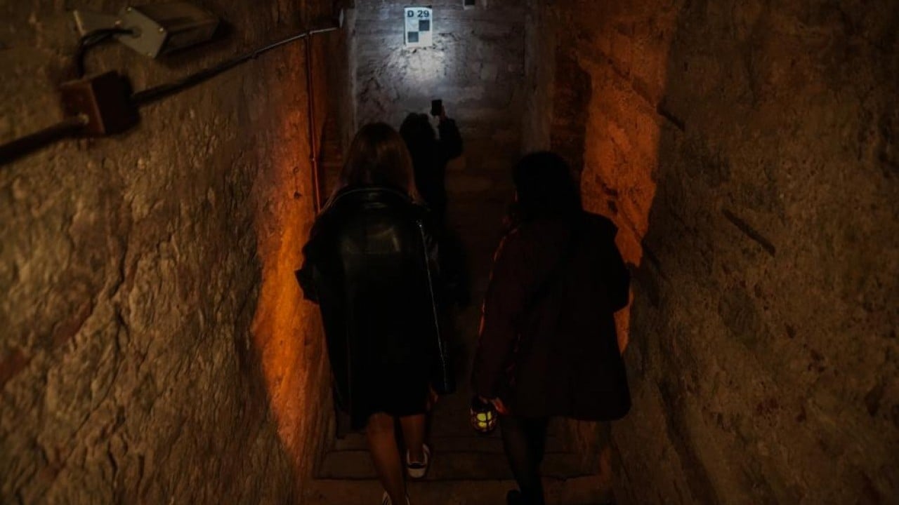 Foto - Fener ışığında tarihi zindanlara ürkütücü yolculuk