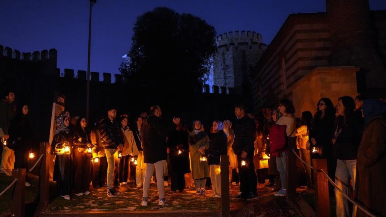 Foto - Fener ışığında tarihi zindanlara ürkütücü yolculuk