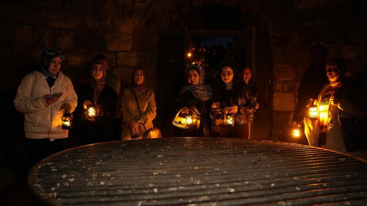 Foto - Fener ışığında tarihi zindanlara ürkütücü yolculuk