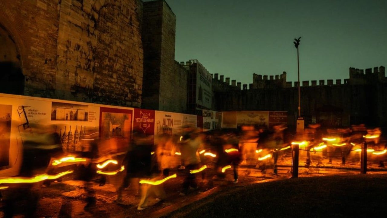 Fener ışığında tarihi zindanlara ürkütücü yolculuk