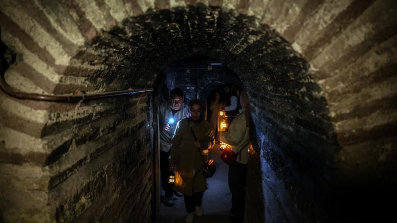 Foto - Fener ışığında tarihi zindanlara ürkütücü yolculuk