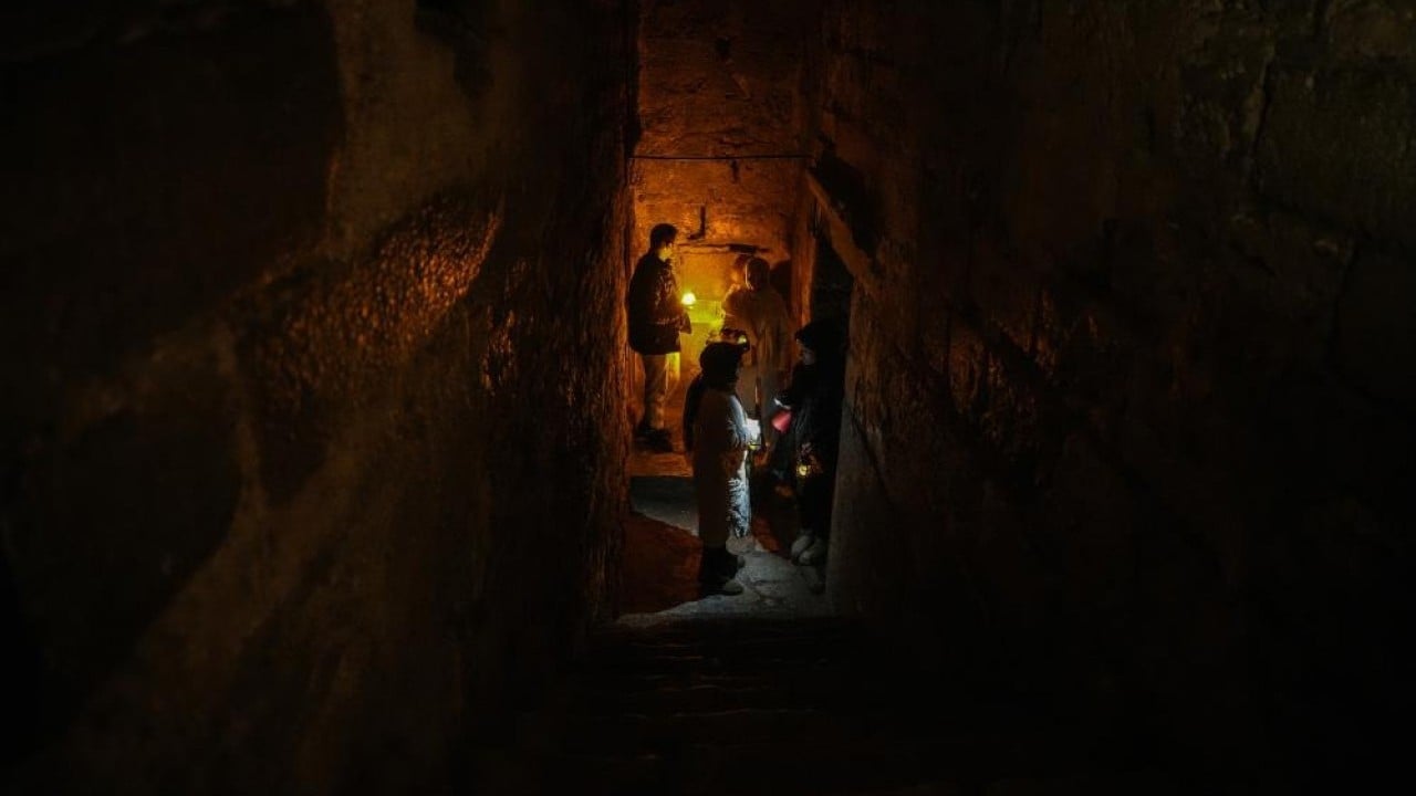 Foto - Fener ışığında tarihi zindanlara ürkütücü yolculuk