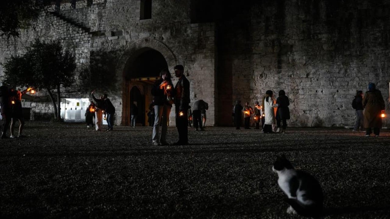 Foto - Fener ışığında tarihi zindanlara ürkütücü yolculuk