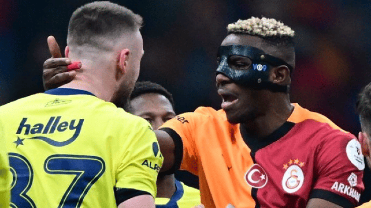 Foto - Fenerbahçe-Galatasaray deriblerinde kart yağmuru! Sarılar ve kırmızılar havada uçuşuyor!