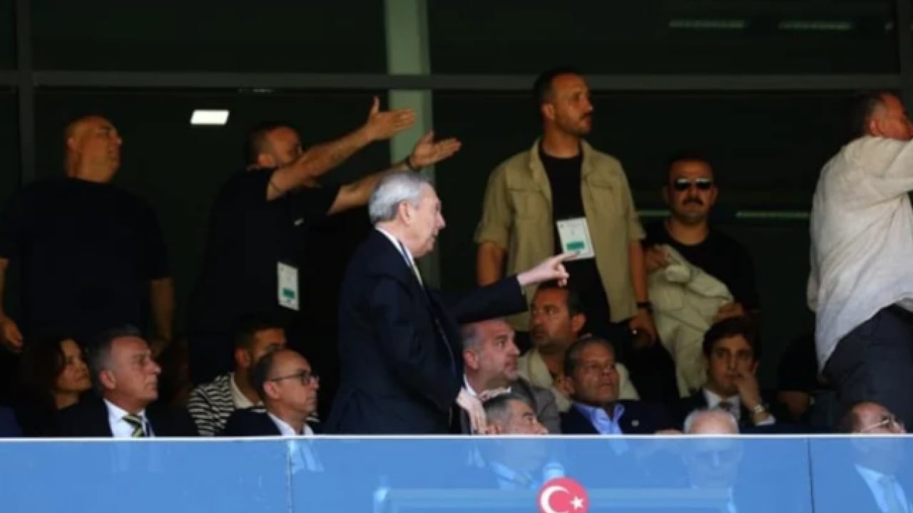 Fenerbahçe Genel Kurulu'nda gergin anlar: Aziz Yıldırım o sözleri duyunca dayanamadı!
