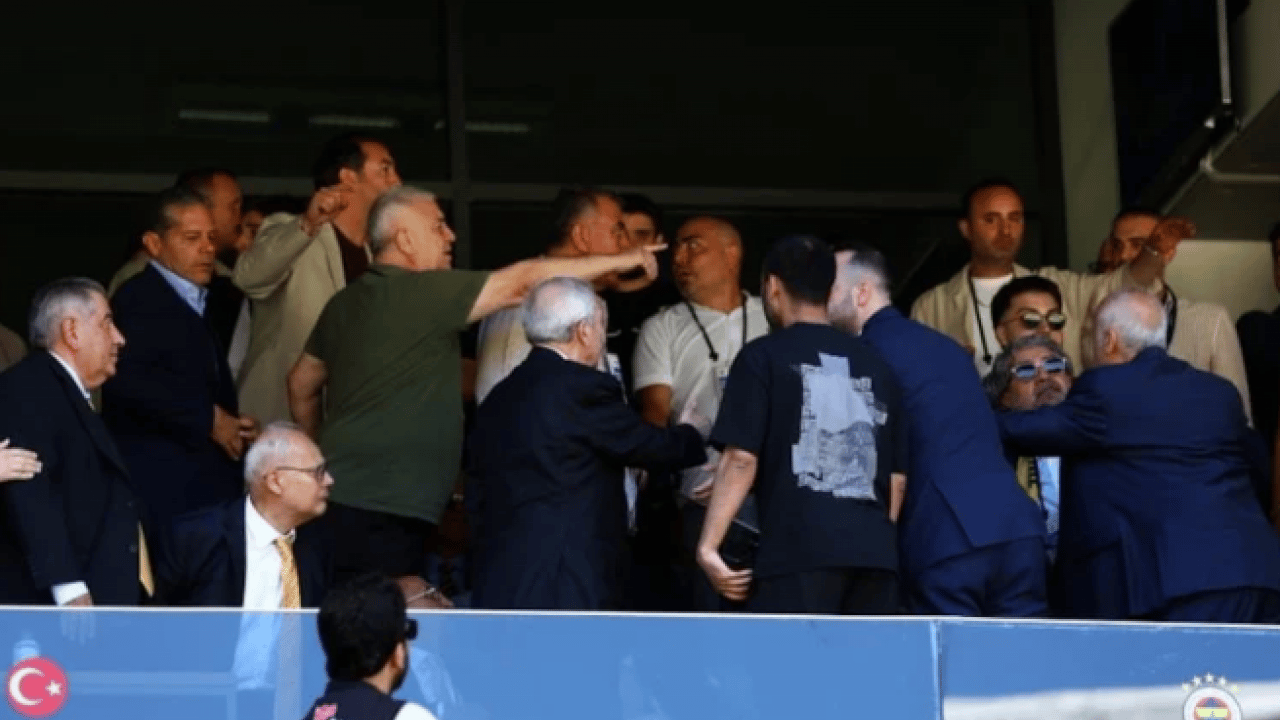 Foto - Fenerbahçe Genel Kurulu'nda gergin anlar: Aziz Yıldırım o sözleri duyunca dayanamadı!