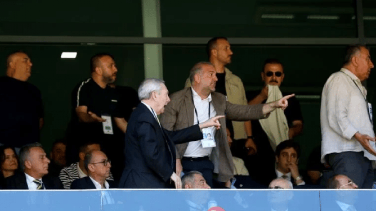Foto - Fenerbahçe Genel Kurulu'nda gergin anlar: Aziz Yıldırım o sözleri duyunca dayanamadı!