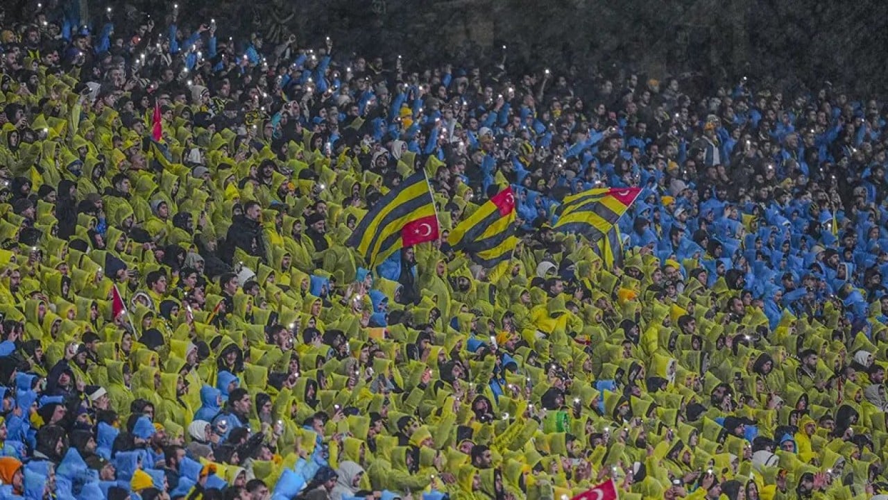 Foto - Fenerbahçe Kulübü taraftarına 35 bin adet yağmurluk dağıtmıştı! Gündem olan jestin maliyeti ortaya çıktı 