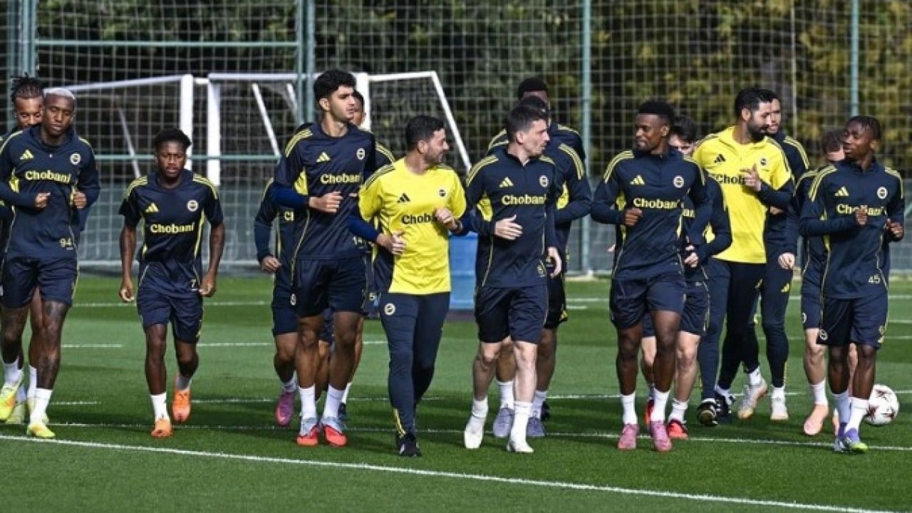 Foto - Fenerbahçe taraftarı sevinecek! Stuttgart maçı öncesi Jhon Duran ve Ederson gelişmesi