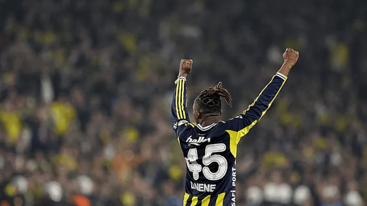 Foto - Fenerbahçe’de derbi sonrası ortalık karıştı! Yıldız isim Kayseri deplasmanında yedek kalacak