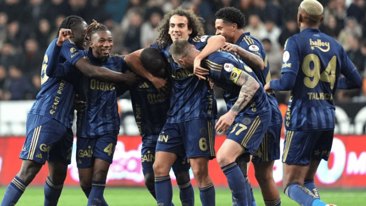 Foto - Fenerbahçe’de ortalık alev aldı! Tam 17 isimle yollar ayrılacak