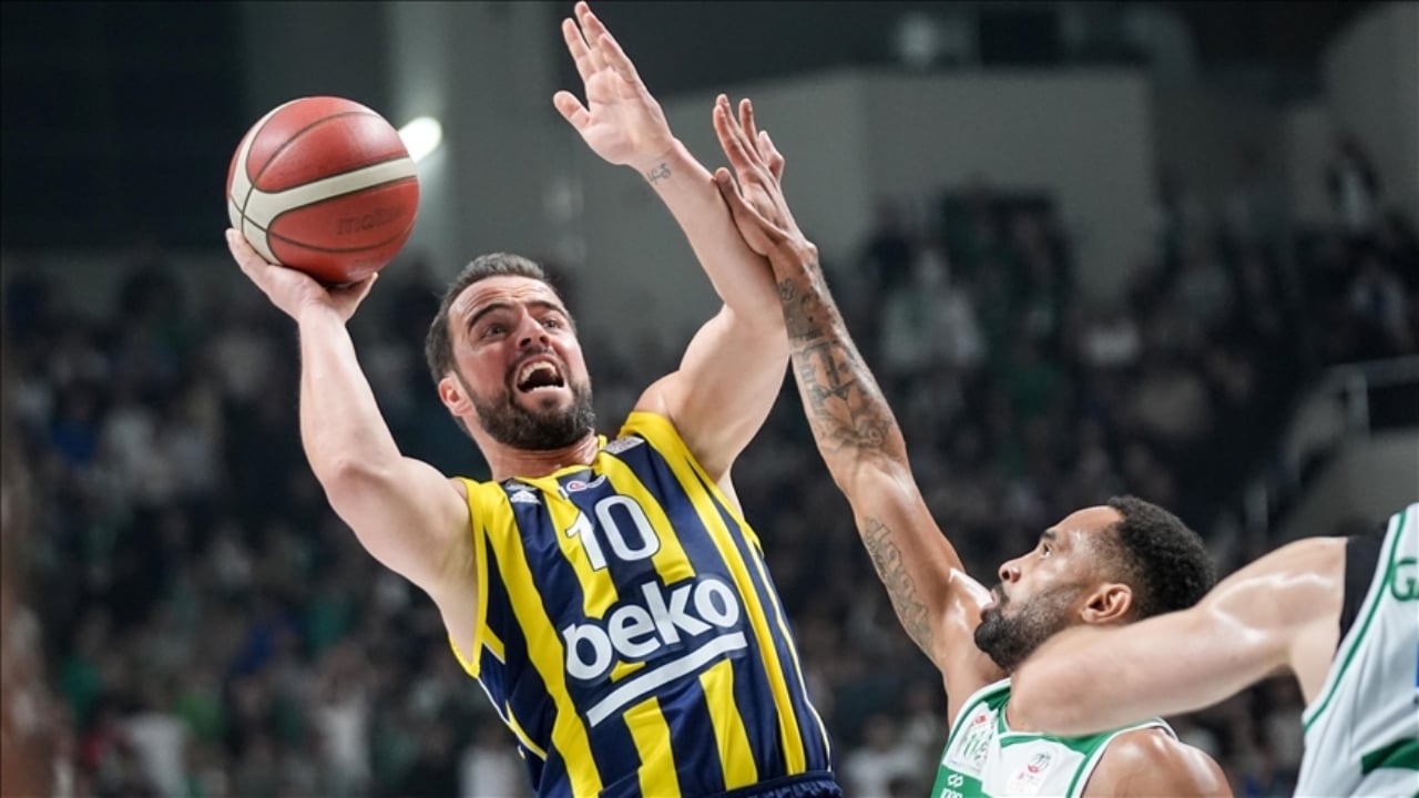 Fenerbahçeli basketbolcu Melih Mahmutoğlu’ndan "alkol" rezilliği! Def edin gitsin şunu takımdan