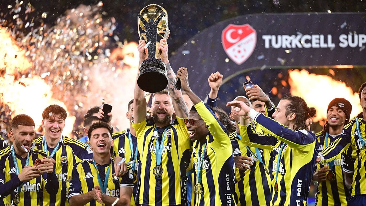 Fenerbahçeli yıldıza hırsızlık şoku! Evindeki tüm parayı çaldılar