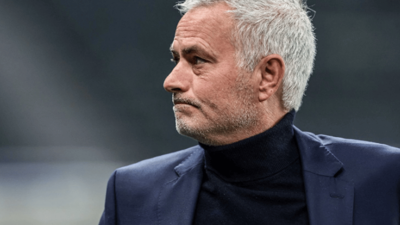 Foto - Fenerbahçe’nin ahını alan Mourinho’nun yüzü gülmüyor! Beraberlik sonrası hakemin üzerine yürüdü