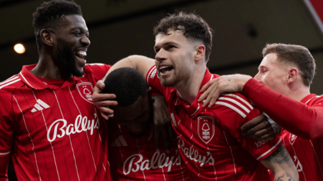 Fenerbahçe'nin rakibine sürpriz hoca! Premiere Lig tarihine geçtiler!