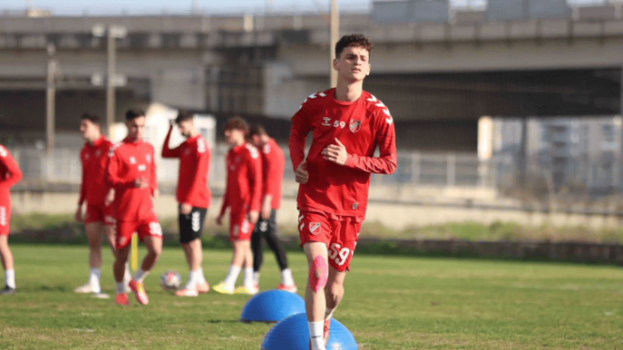 Fenerbahçe’nin yeni ‘wonderkid’i konuştu! ‘Forma yarışına girmek istiyorum'