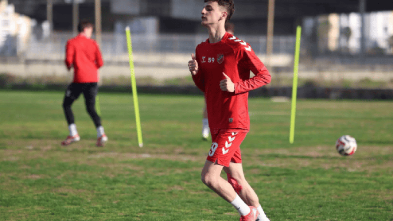 Foto - Fenerbahçe’nin yeni ‘wonderkid’i konuştu! ‘Forma yarışına girmek istiyorum'