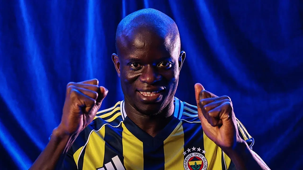 Foto - Fenerbahçe’nin yeni yıldızı Kante’den "ahlak" dersi! "Haram" diyerek elinin tersiyle itti