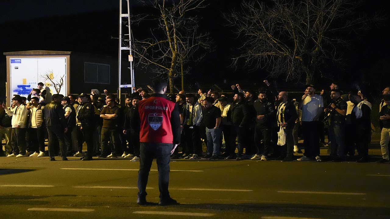 Foto - Fenerbahçe'ye Samandıra'da tepkili karşılama