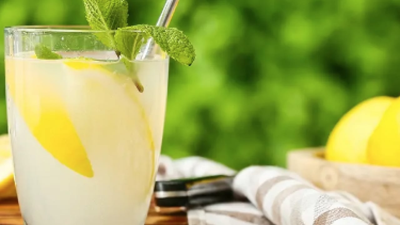 Ferahlatıcı bir yöntem: Yaza özel limonata tarifi: Hem zayıflatıyor hem ferahlatıyor