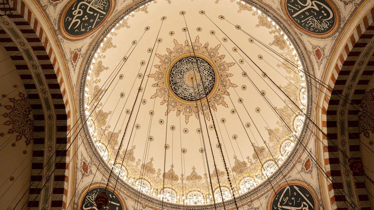 Foto - Fetih sonrası yükselen ilk büyük eser! Fatih Camisi asırlardır ayakta