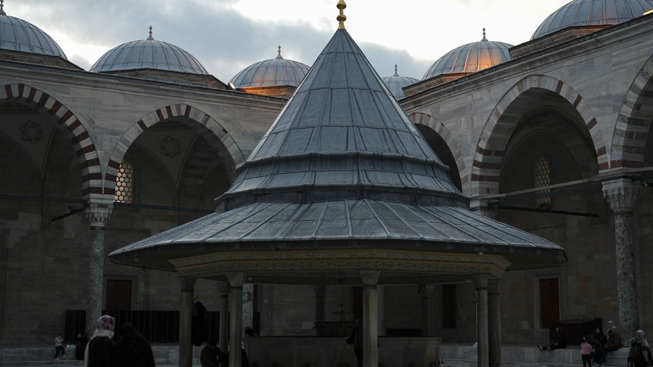 Foto - Fetih sonrası yükselen ilk büyük eser! Fatih Camisi asırlardır ayakta