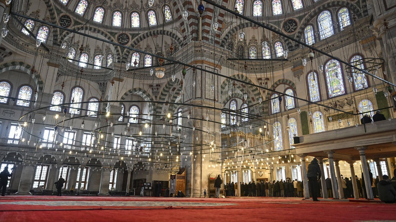 Foto - Fetih sonrası yükselen ilk büyük eser! Fatih Camisi asırlardır ayakta