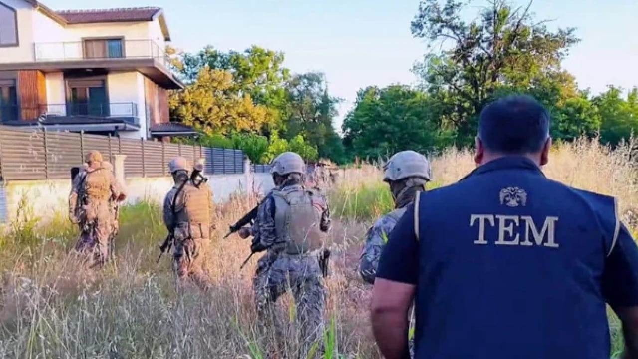 Foto - FETÖ’nün kirli hücrelerine şafak baskını: 15 hain kıskıvrak yakalandı