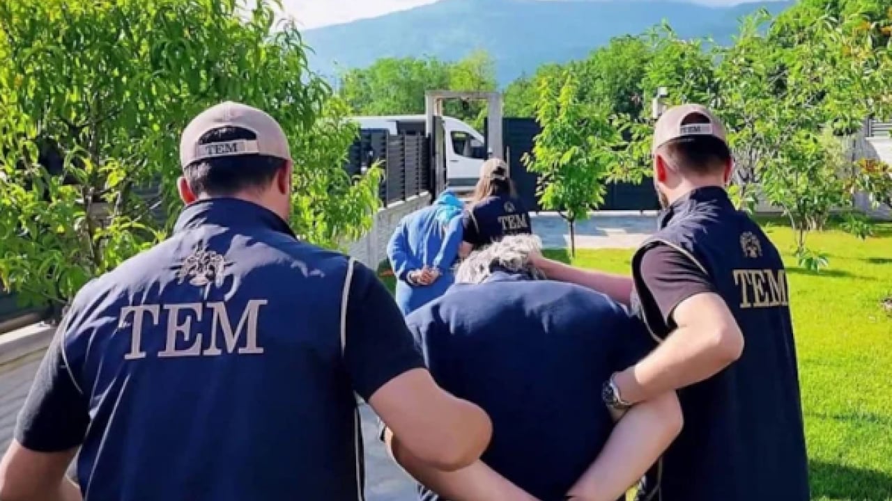 Foto - FETÖ’nün kirli hücrelerine şafak baskını: 15 hain kıskıvrak yakalandı