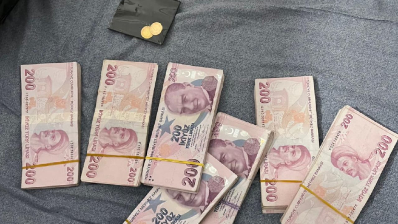 Foto - FETÖ'nün sinsi finans çarkı böyle çöktü! 12 ilde şafak vakti inlerine girildi: ‘Öğrenci evi’ maskeli 22 hücre evine ani baskın