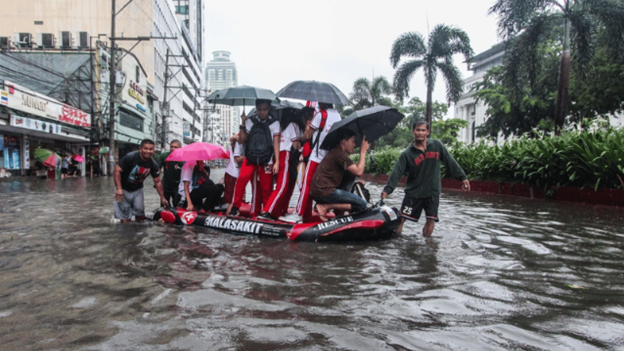 Foto - Filipinler'i tayfun fena vurdu! Ölü sayısı 85’e yükseldi