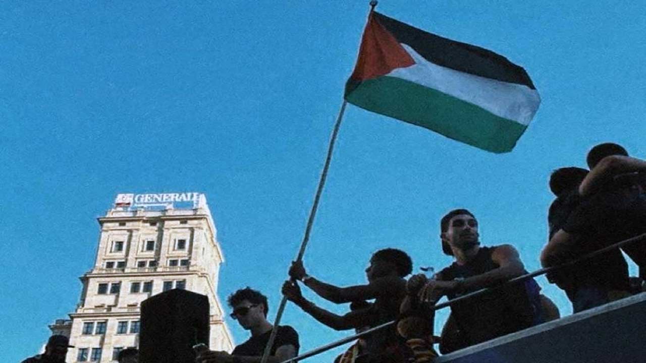 Foto - Filistin bayrağı sallayan Lamine Yamal'ı hedef aldılar! Sanchez'den tokat gibi cevap