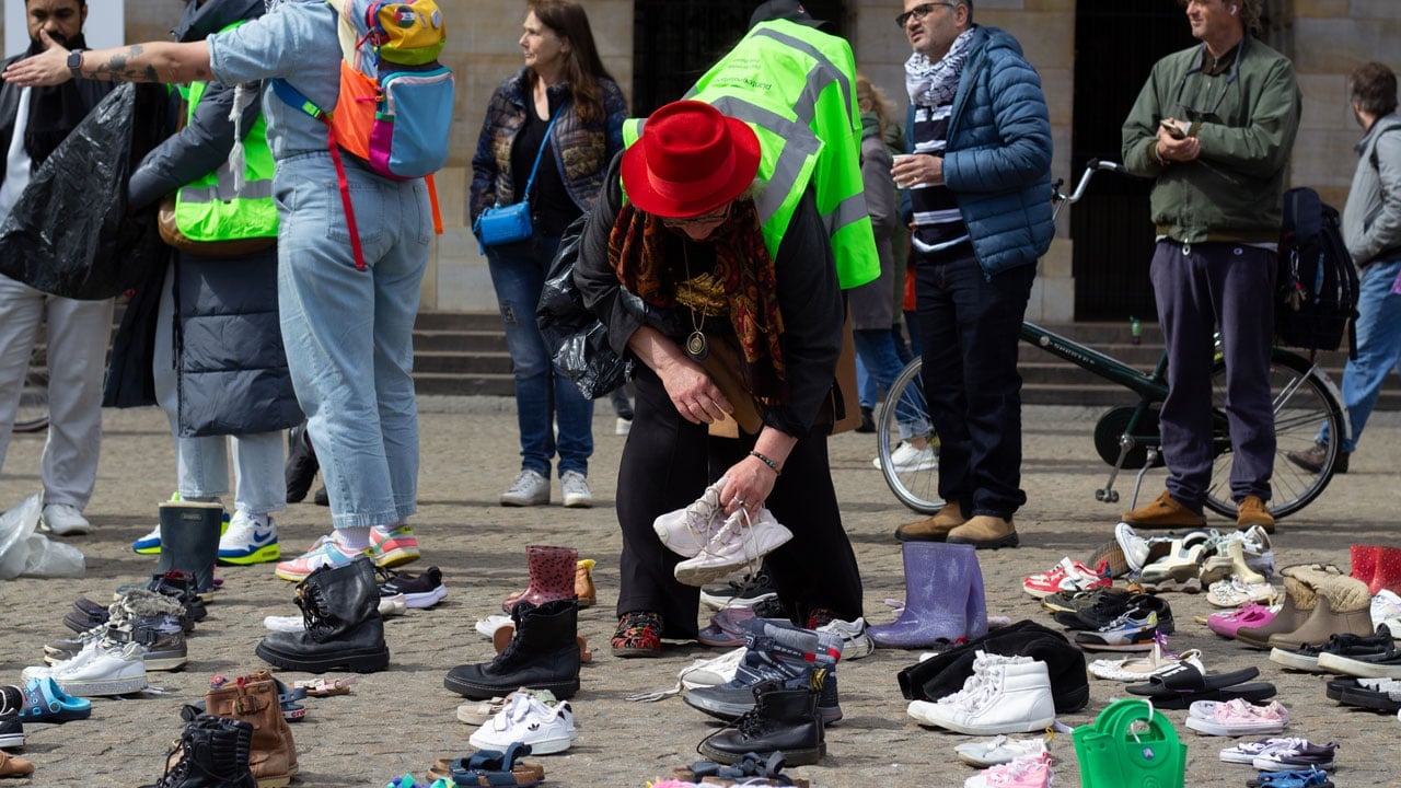 Foto - Filistinli çocuklar ve gazeteciler anıldı! Amsterdam’da Gazze için sessiz çığlık
