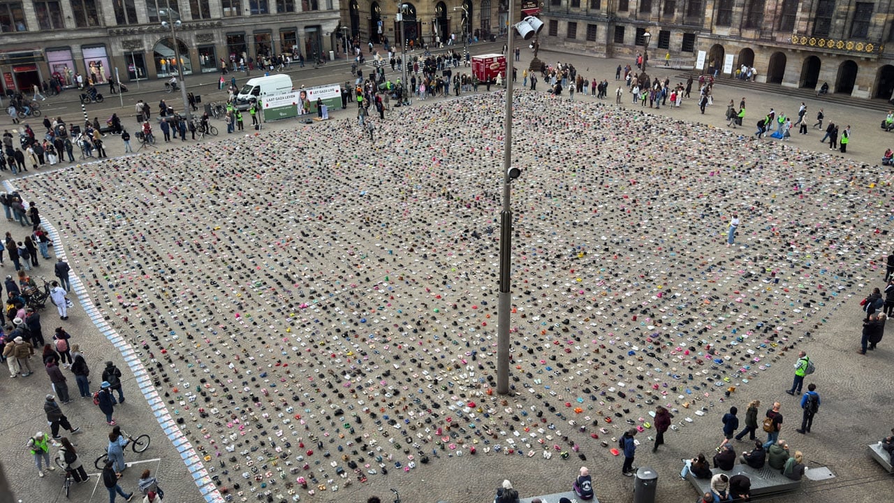 Foto - Filistinli çocuklar ve gazeteciler anıldı! Amsterdam’da Gazze için sessiz çığlık