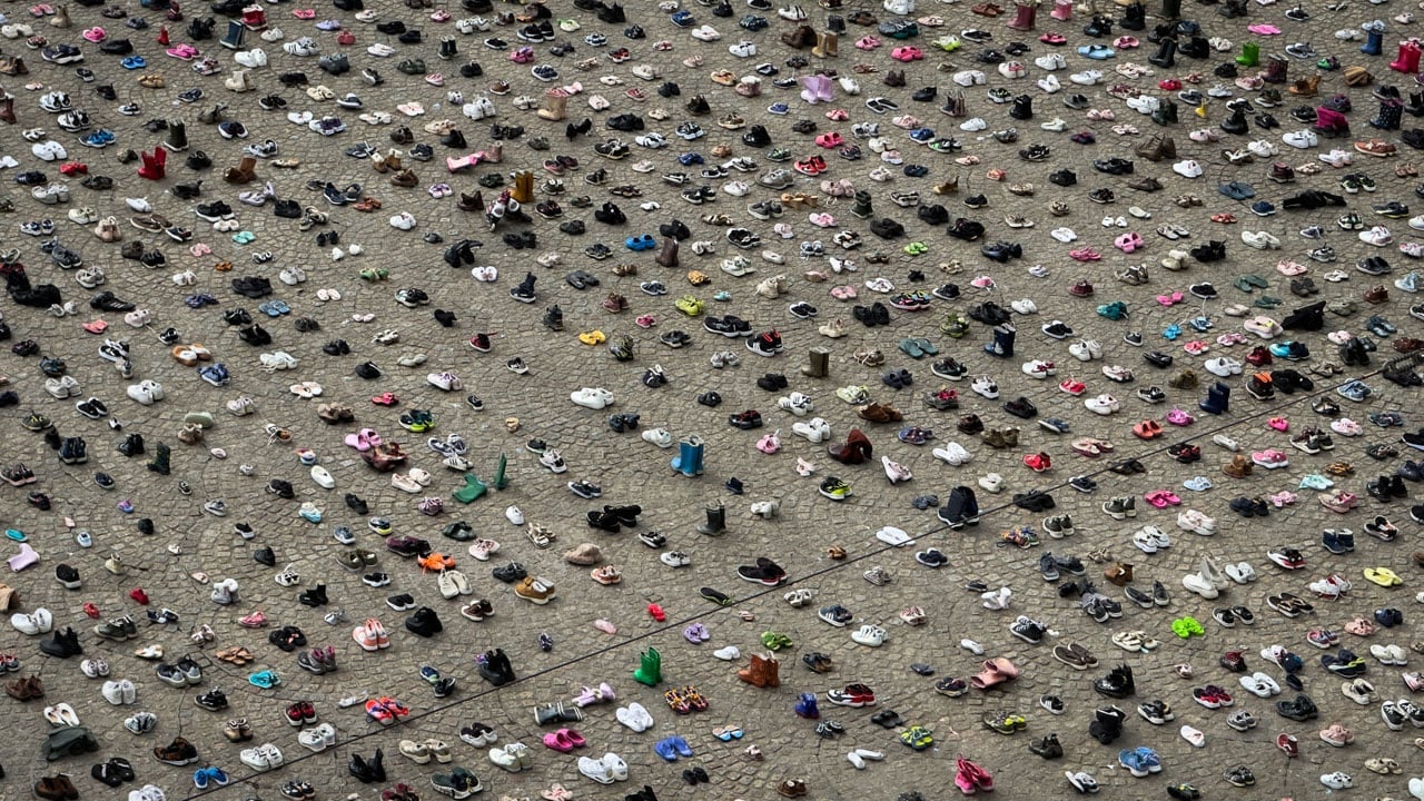 Foto - Filistinli çocuklar ve gazeteciler anıldı! Amsterdam’da Gazze için sessiz çığlık