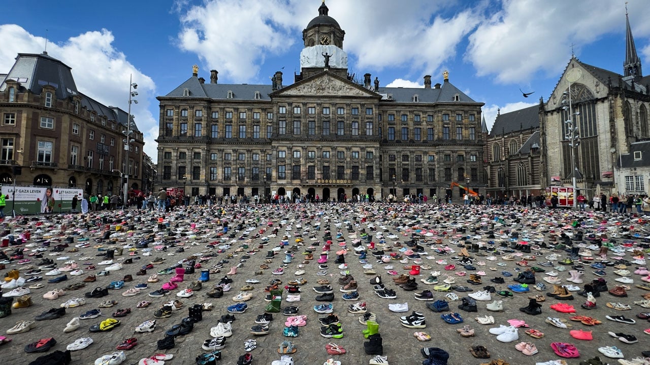 Foto - Filistinli çocuklar ve gazeteciler anıldı! Amsterdam’da Gazze için sessiz çığlık