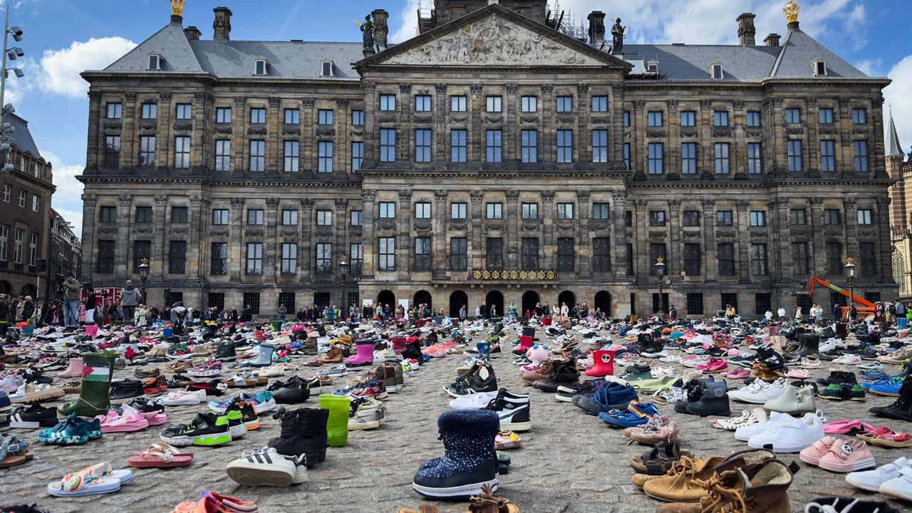 Foto - Filistinli çocuklar ve gazeteciler anıldı! Amsterdam’da Gazze için sessiz çığlık