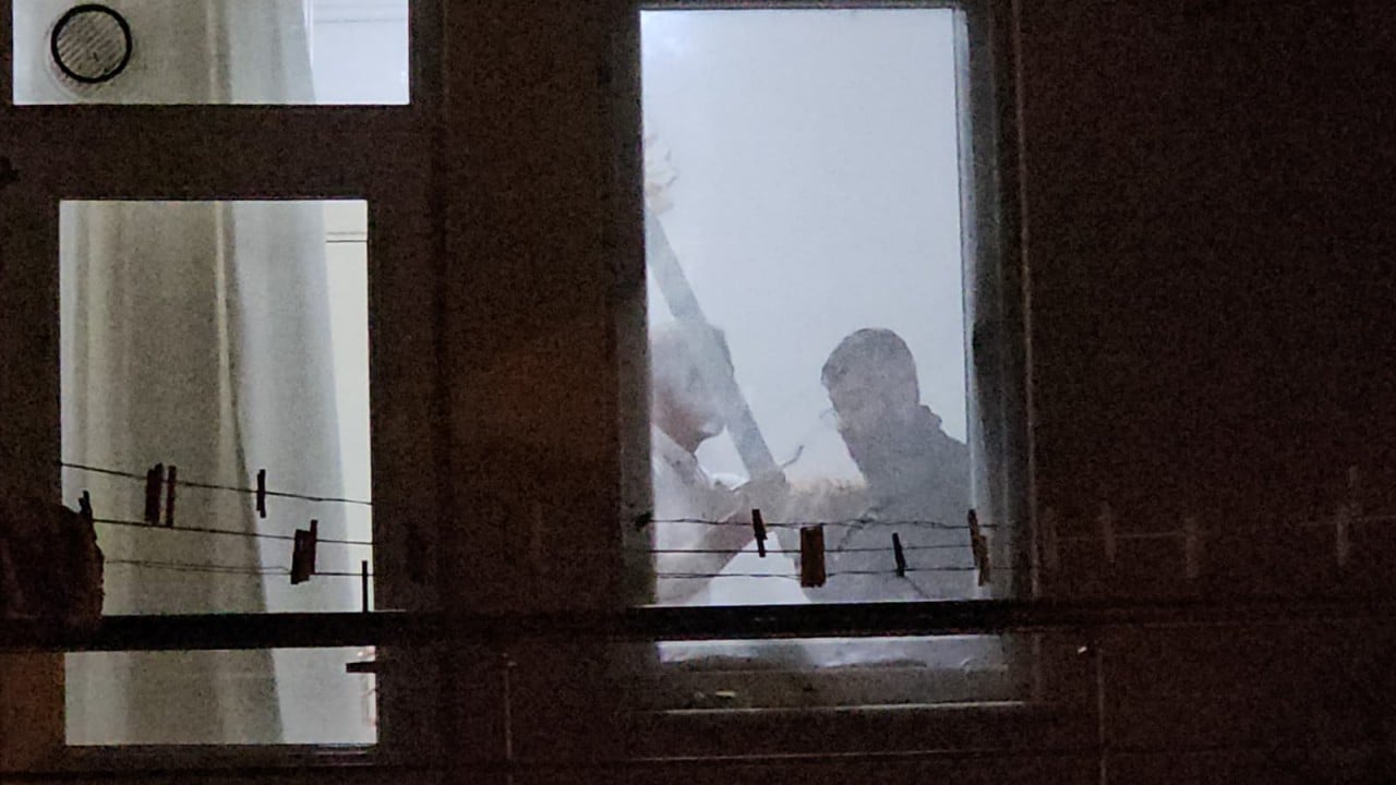 Foto - Film değil gerçek! Kılıçla arkadaşını rehin aldı, eve operasyon yapıldı