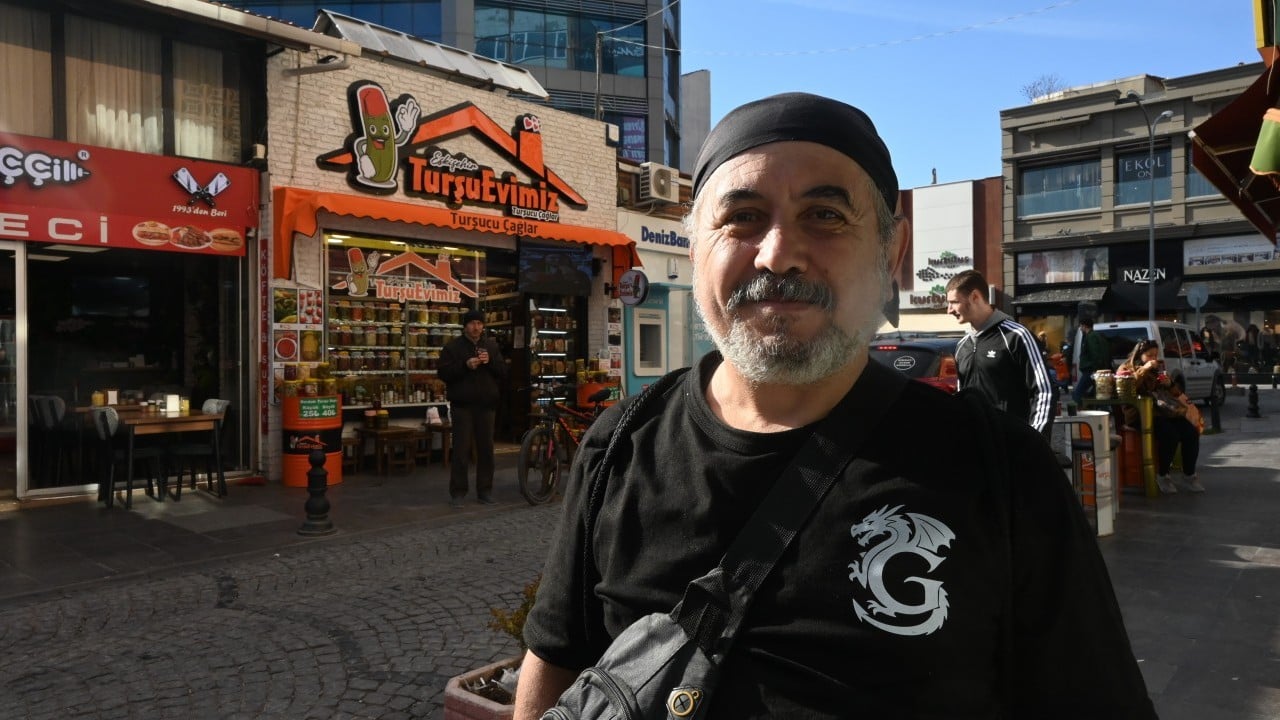 Foto - Filmdi gerçek oldu! Eşinin dükkanı karşısına turşucu açtı