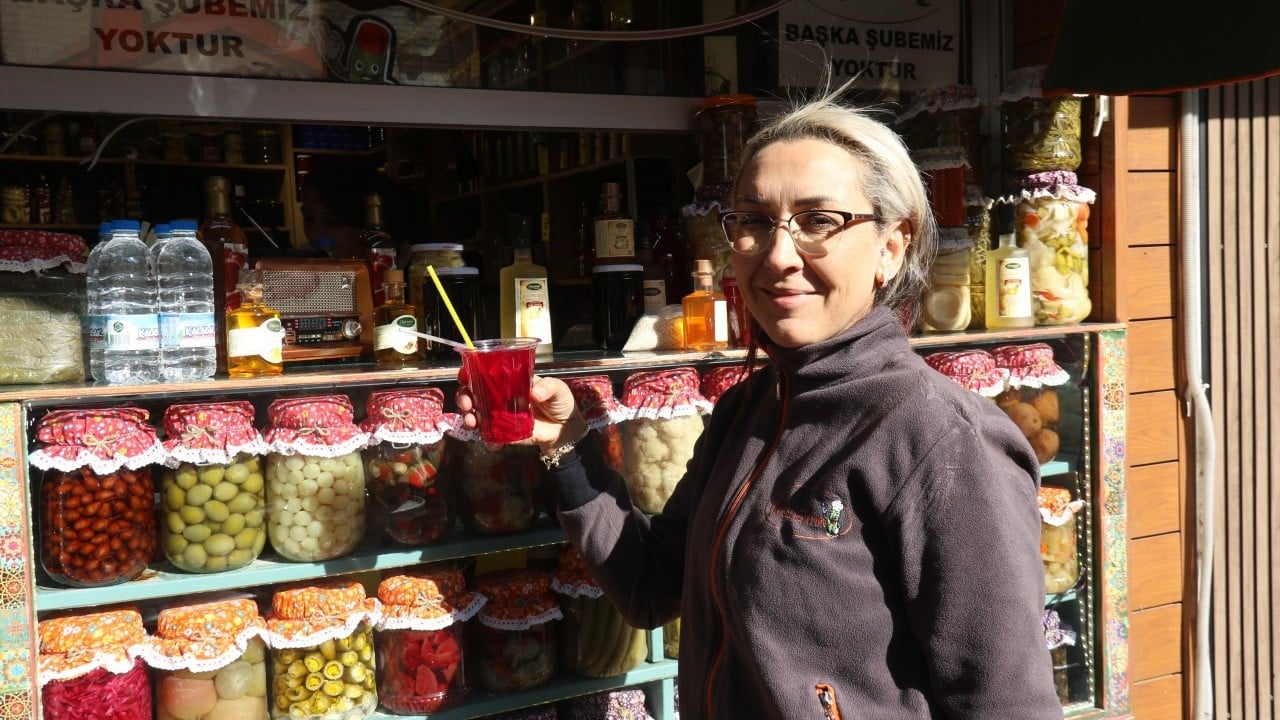 Foto - Filmdi gerçek oldu! Eşinin dükkanı karşısına turşucu açtı