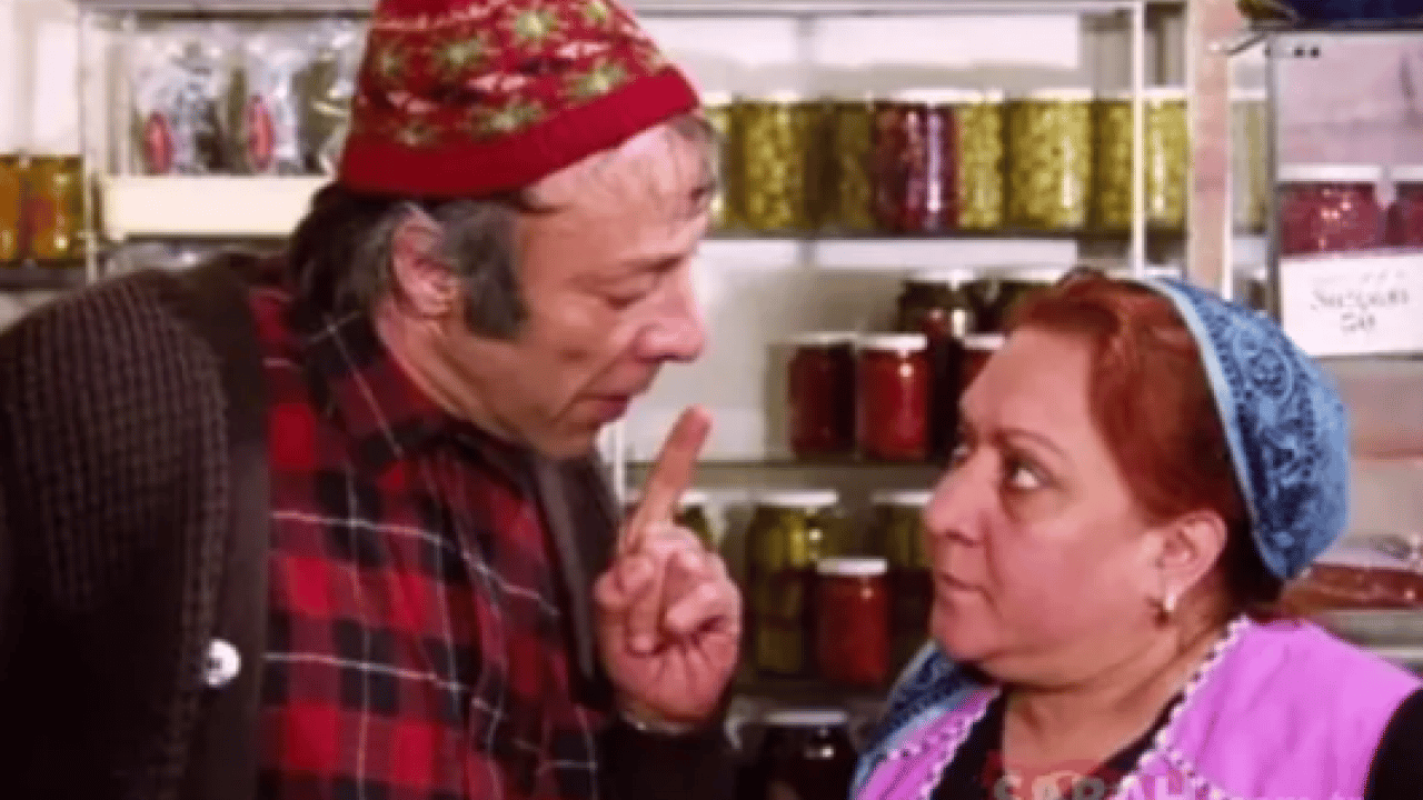 Foto - Filmdi gerçek oldu! Eşinin dükkanı karşısına turşucu açtı