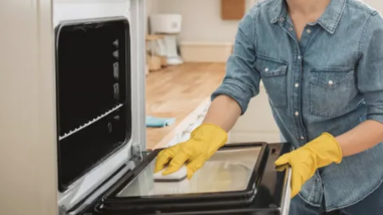 Foto - Fırın tellerindeki yıllanmış yağlara veda edin! Bu iki ürünü unutun ve mutlaka yapın!