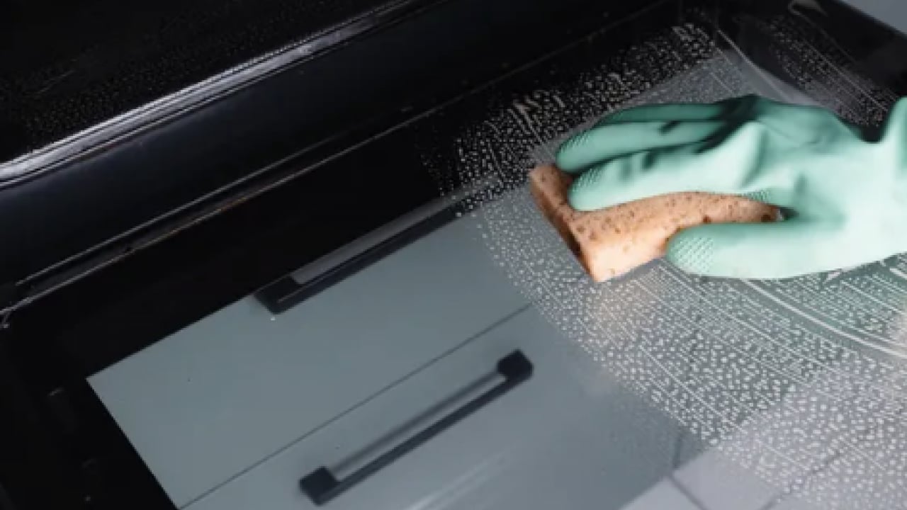 Foto - Fırın tellerindeki yıllanmış yağlara veda edin! Bu iki ürünü unutun ve mutlaka yapın!