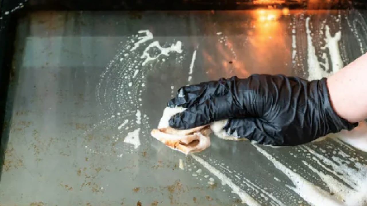 Foto - Fırın tellerindeki yıllanmış yağlara veda edin! Bu iki ürünü unutun ve mutlaka yapın!