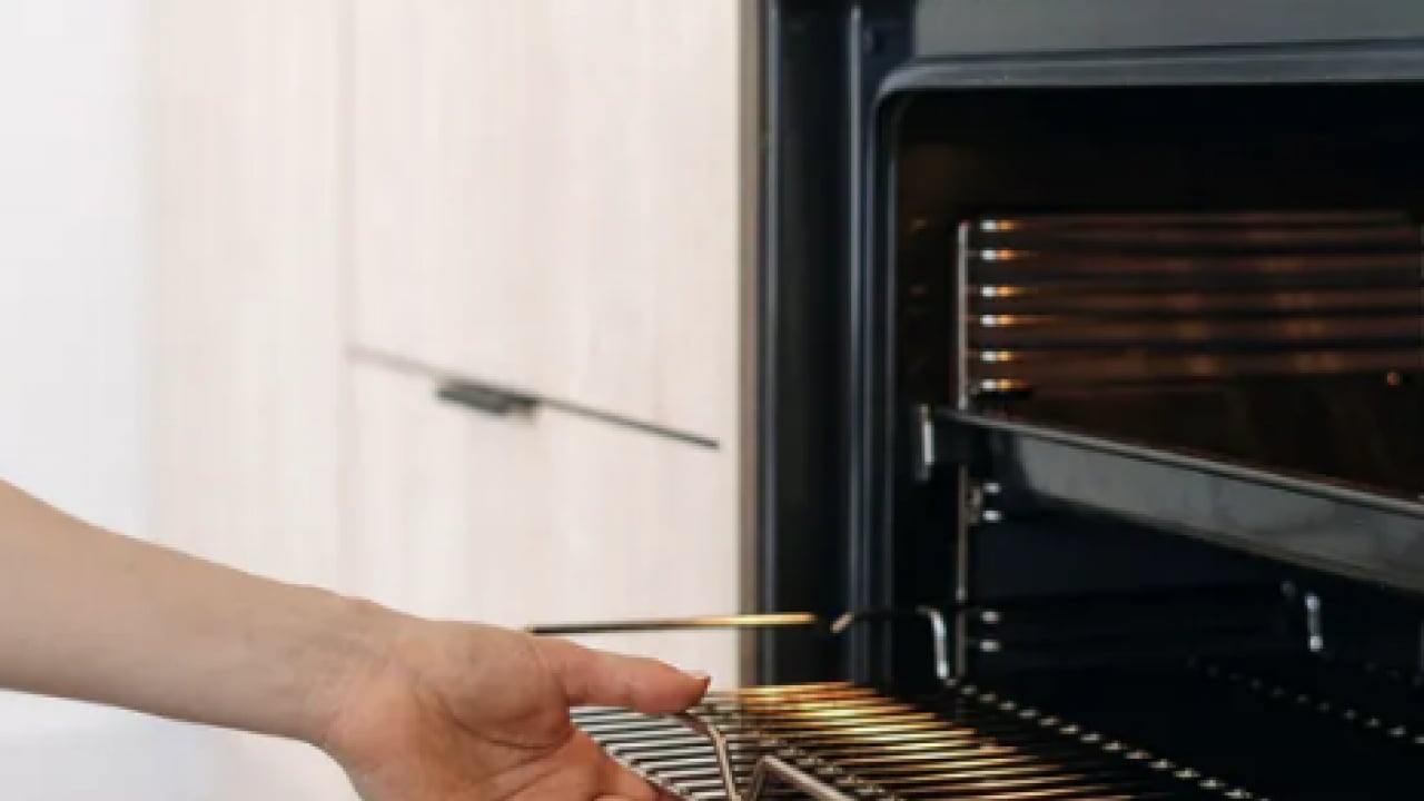 Foto - Fırın tellerindeki yıllanmış yağlara veda edin! Bu iki ürünü unutun ve mutlaka yapın!