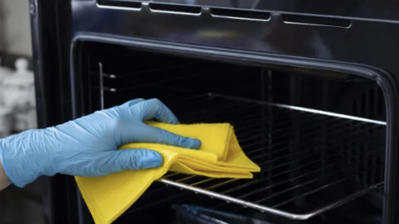 Foto - Fırın tellerindeki yıllanmış yağlara veda edin! Bu iki ürünü unutun ve mutlaka yapın!