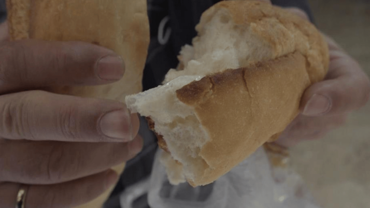 Foto - Fırında hijyen rezaleti: Ekmeğin içinden çıkanlar vatandaşı isyan ettirdi! Pasta ve tatlıların içinde kim bilir neler var?